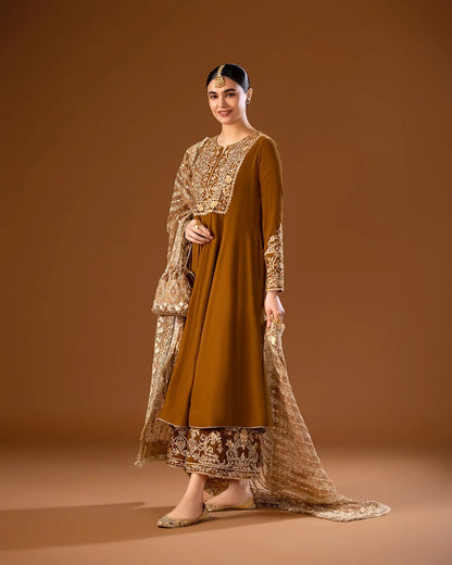 Faiza Saqlain | Formals'26 | Maah-paara